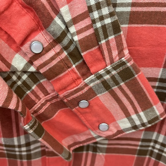 Levi’s Dylan Oversized Plaid Shirt pearl color snap buttons. Women 2X-large - Picture 6 of 10